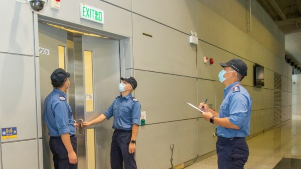 消防處早前，針對全港火警風險較高的商廈展開巡查，共檢查130多幢大廈，發出超過300張火警危險通知書。消防fb圖片