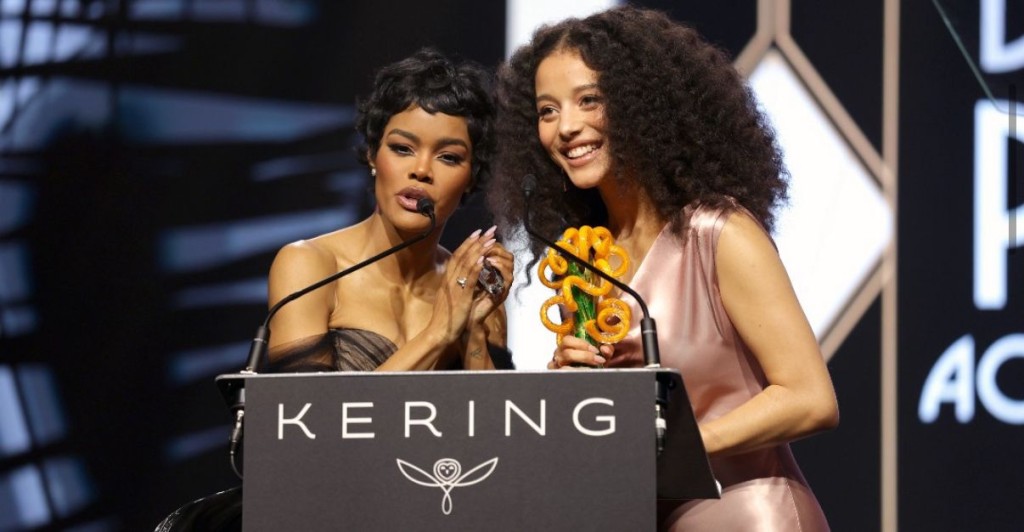 里安納度的《一戰再戰》拍檔Teyana Taylor及Chase Infiniti代他上台領取獎座 。 里安納度的《一戰再戰》拍檔Teyana Taylor及Chase Infiniti代他上台領取獎座 。