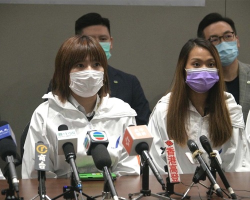國泰空服員工會聯合民主派立法會議員,促請政府馬上介入。
