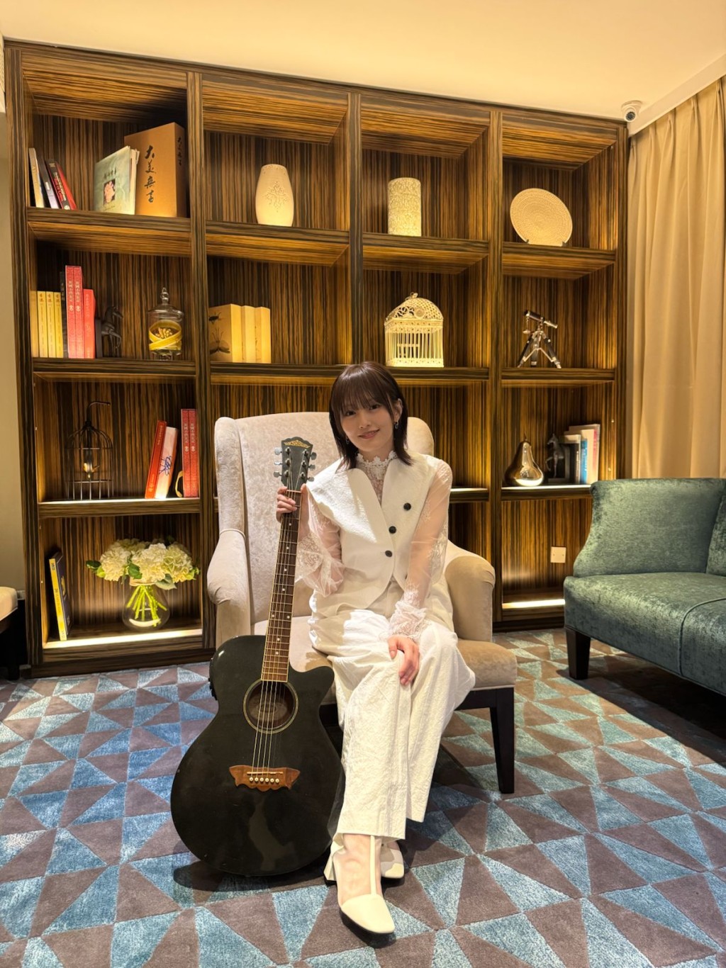 山本彩日前接受本報訪問，表示下個10年，可不受年齡限制，繼續活出新面貌。（場地提供：荃灣帝盛酒店）