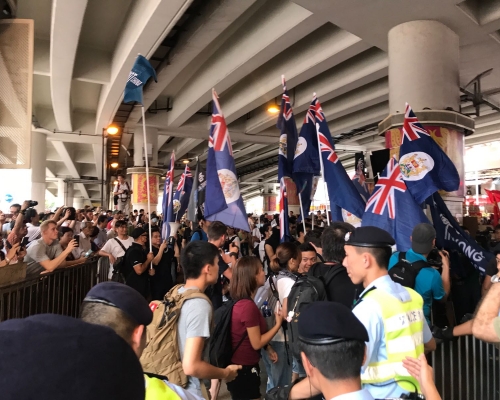 「港獨」團體在鵝頸橋底企圖加入七一遊行隊伍。