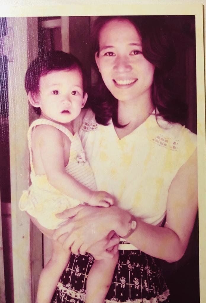 林志玲母亲节晒童年相，妈妈竟然似韩国女神孙艺珍。