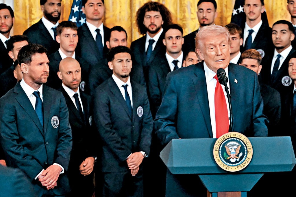 特朗普周四在白宫接见美斯及其所属球队国际迈阿密。