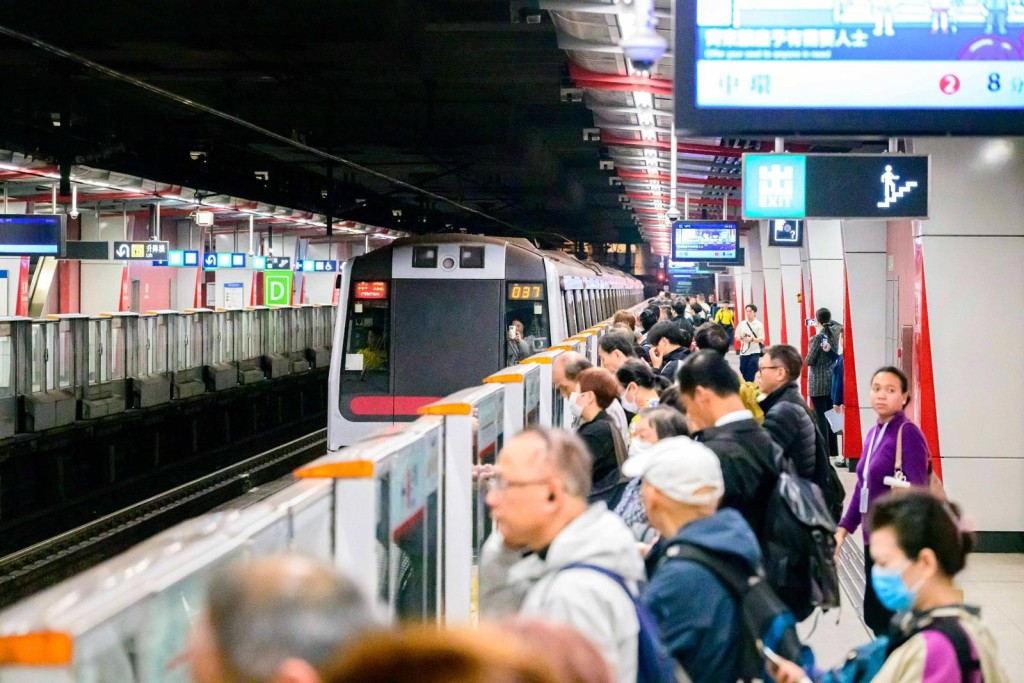 荃灣綫使用新信號系統行車，頭班車今早6時準時由荃灣站開出。港鐵圖片