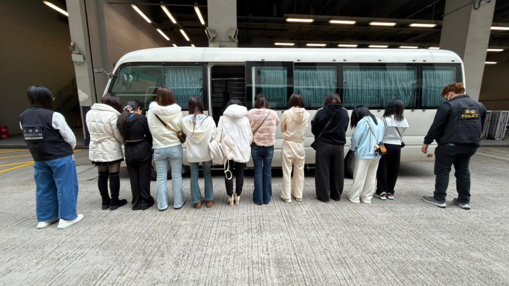 警聯同入境處油尖打擊黑工及掃黃 拘捕33人。警方圖片