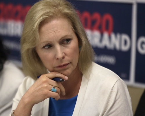 民主黨陸天娜退總統選舉,只要打敗特朗普我都會支持。AP