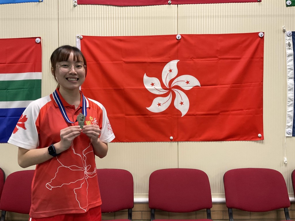 夏日婷奪世錦賽女單銀牌。香港草地滾球總會提供圖片