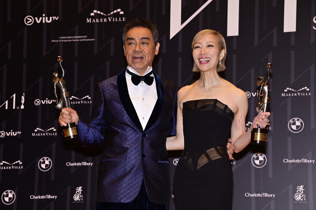 鄭秀文與劉青雲一起奪獎，令人想起電影《我左眼見到鬼》。