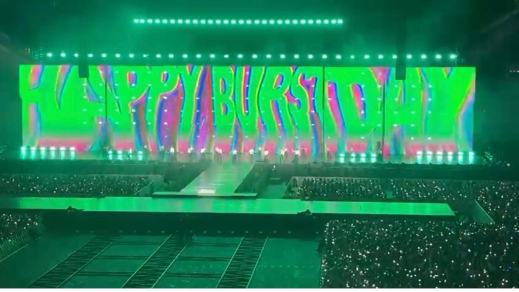 啟德體育園1周年︱Seventeen透過主場館螢幕  向啟德體育園講生日快樂