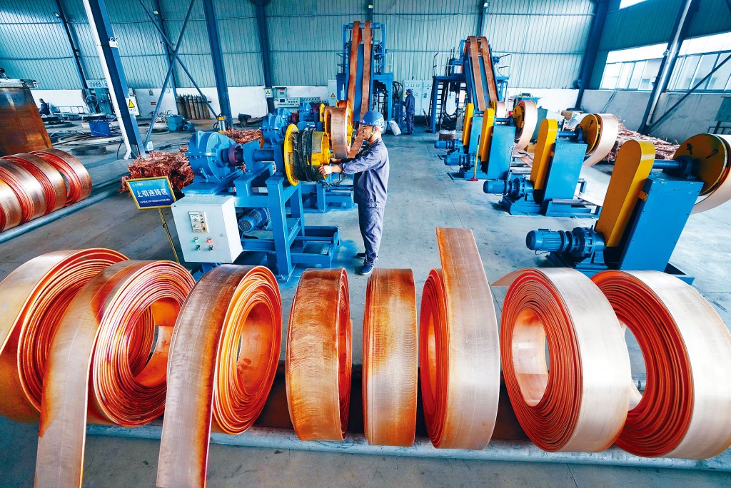 总裁张晋军表示，争取在2025年实现年产铜60万至80万吨，推动新项目的投产。