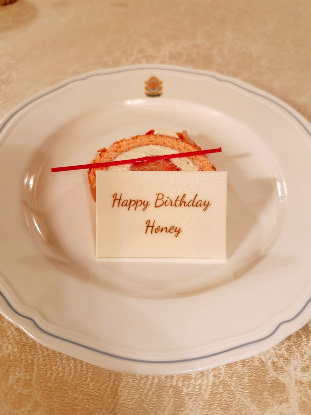 簡單一句「Happy Birthday Honey」，盡顯譚俊彥對太太的愛意。
