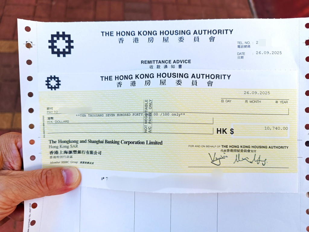 樓主上載了房委會發出的收款通知書和銀碼 為10740元的支票，另有簡潔的家居照片。fb「公屋討論區 - 香港facebook群組」截圖