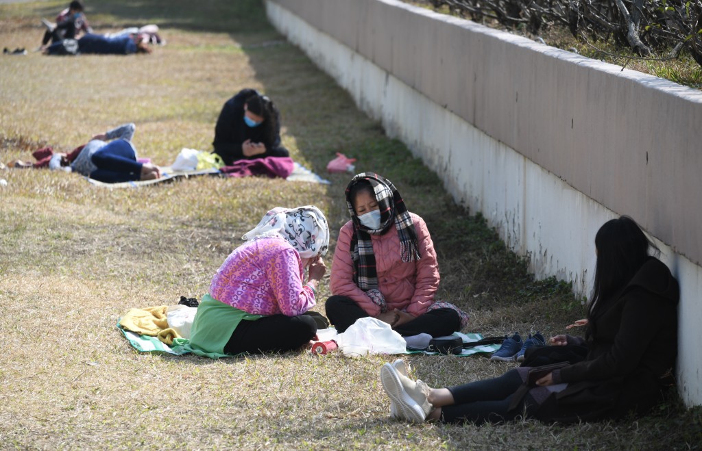 有些僱主為了安全自行借錢予外傭,「少少咁借,借了20萬元」,最後卻發現外傭在外欠巨債。資料圖片 有些僱主為了安全自行借錢予外傭,「少少咁借,借了20萬元」,最後卻發現外傭在外欠巨債。資料圖片