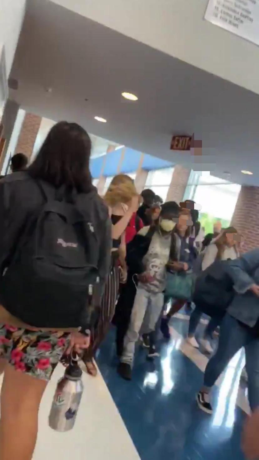 漢娜只是想讓多些人知道在疫情之下學校復課後情況,她是希望人人都安全。」漢娜 Twitter 影片截圖