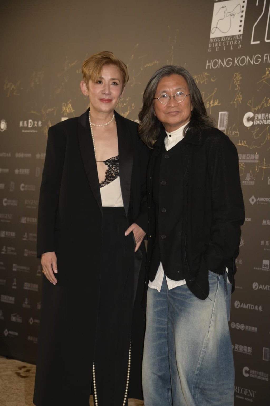 吴君如性感现身“2026香港电影导演会年度颁奖典礼”。 吴君如性感现身“2026香港电影导演会年度颁奖典礼”。