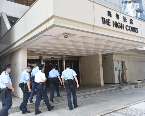50歲婦人涉今早高等法院内拍照。資料圖片