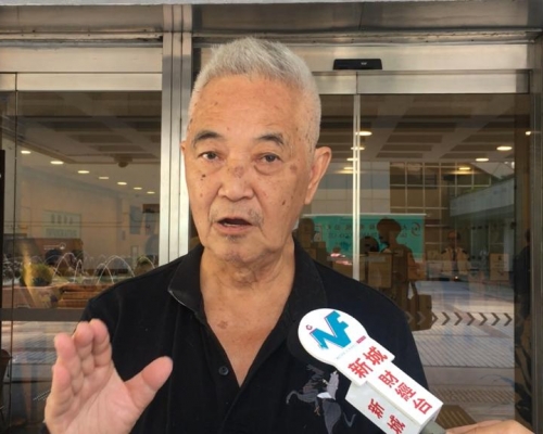「長洲覆核王」郭卓堅在庭外表示，雖然是次司法覆核申請失敗，但將會咨詢法律意見後，考慮會否繼續就案件進行上訴。  劉曉曦攝