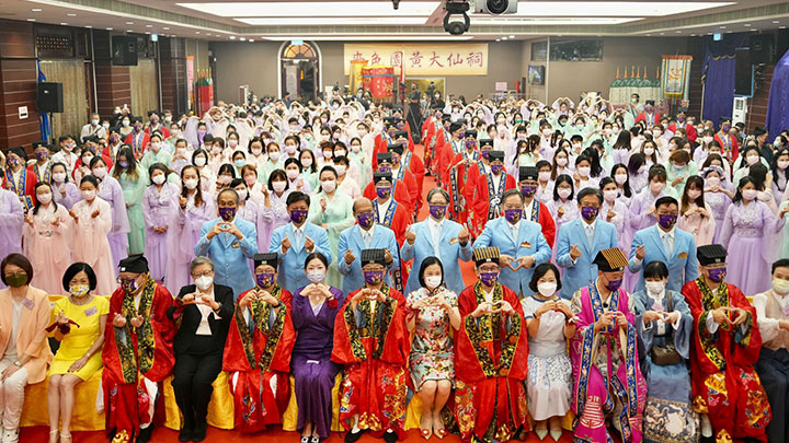 七名女性名人出席七姐寶誕。