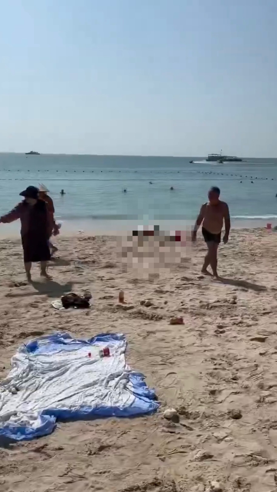 三亞市男子沙灘持刀鬥毆致3死，受害人陳屍海灘。