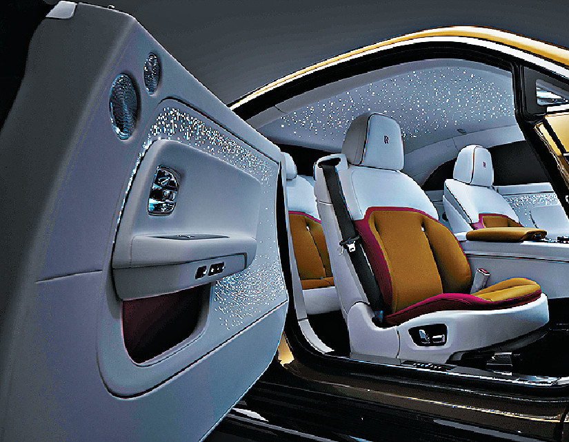 ■天花及門壁鑲滿LED星空裝飾燈。■天花及門壁鑲滿LED星空裝飾燈。 ■天花及門壁鑲滿LED星空裝飾燈。■天花及門壁鑲滿LED星空裝飾燈。