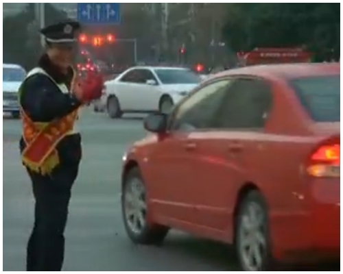 一位西安市民說：「我都見他多少年了，他讓人敬佩得很，特別敬佩。」