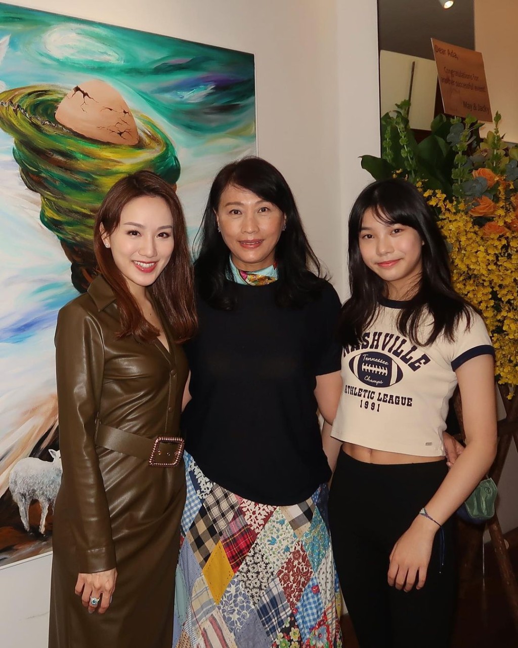 瑪姬亦分享了與藝術家陳竹君的合照。