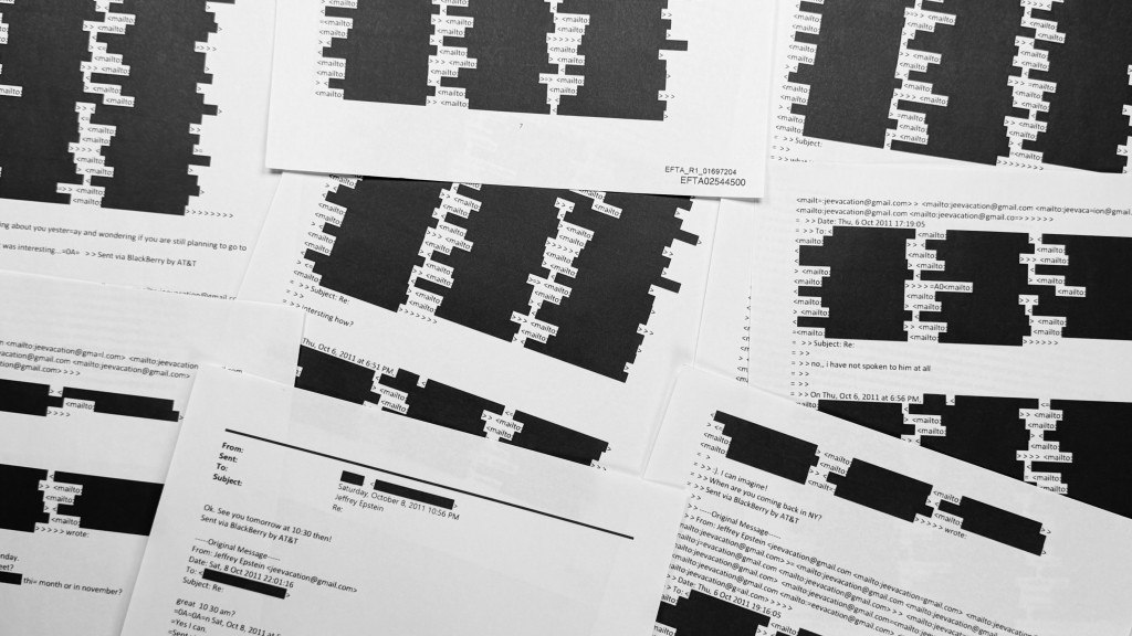 美国司法部公开的爱泼斯坦案大量遮档人名。 美联社