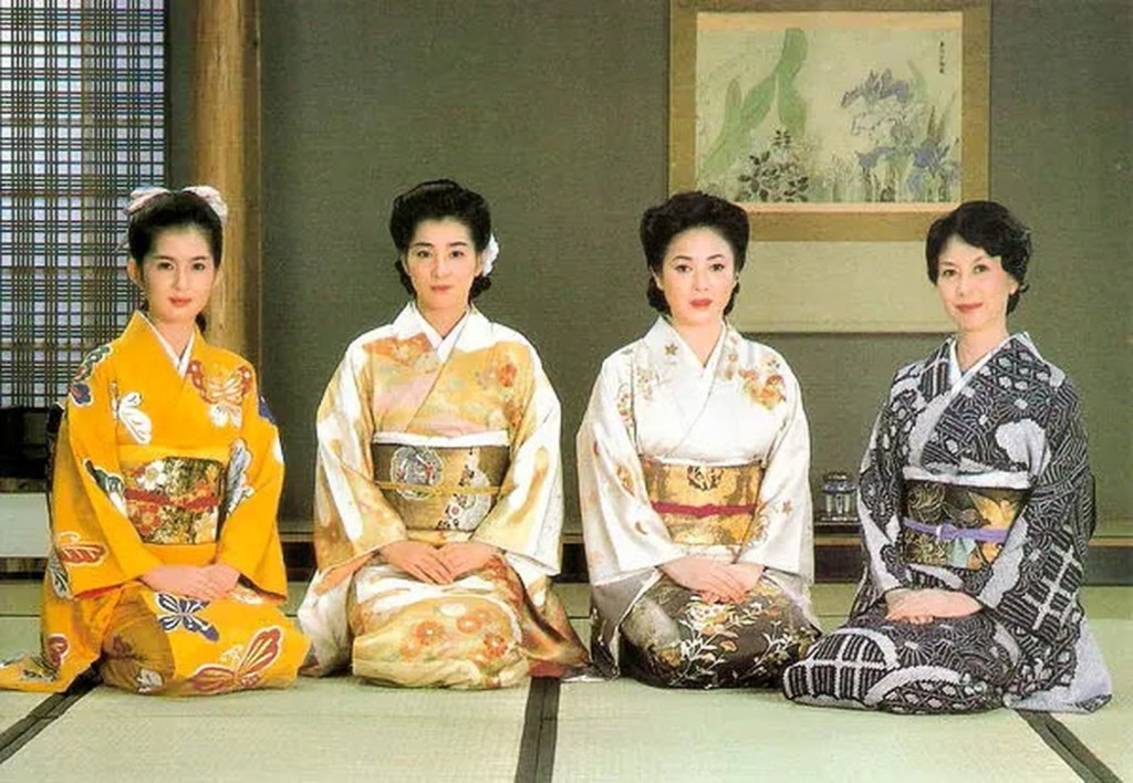 （右起）岸惠子與佐久間良子、古永小百合、古手川祐子合演經典文藝片《細雪》。
