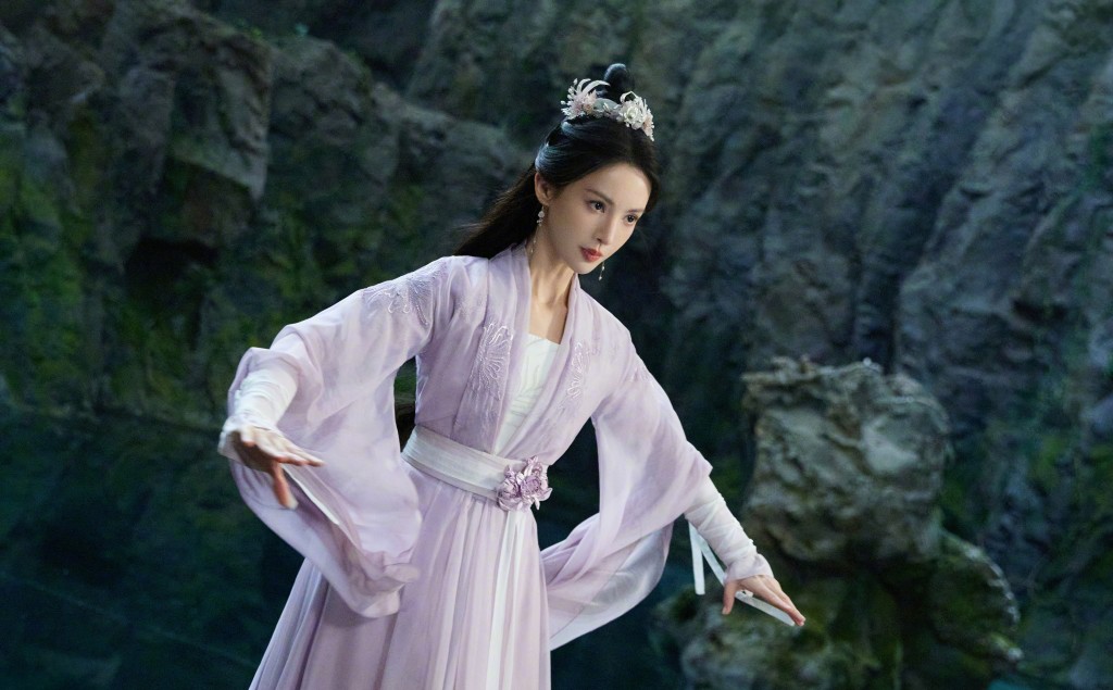 女星金晨被爆涉嫌交通肇事逃逸。微博@金晨