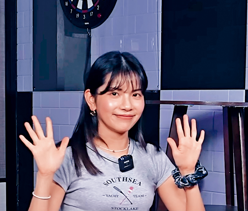 So Ching極罕接受訪問，全程笑容滿面。