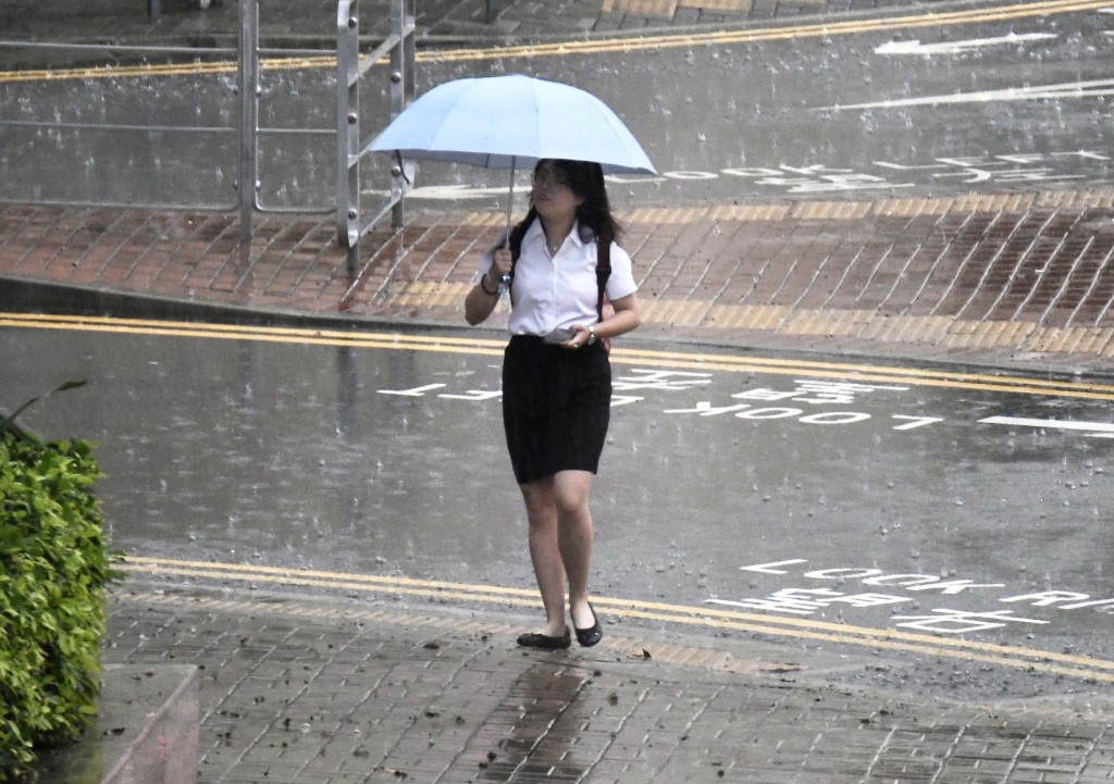 黑雨令眾多「打工仔」上班措手不及、狼狽不堪。資料圖片