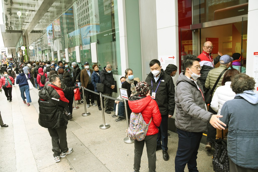私隱專員公署提醒，市民在提供個人資料，包括銀行帳戶資料、登入帳戶和密碼時必須保持警覺。資料圖片
