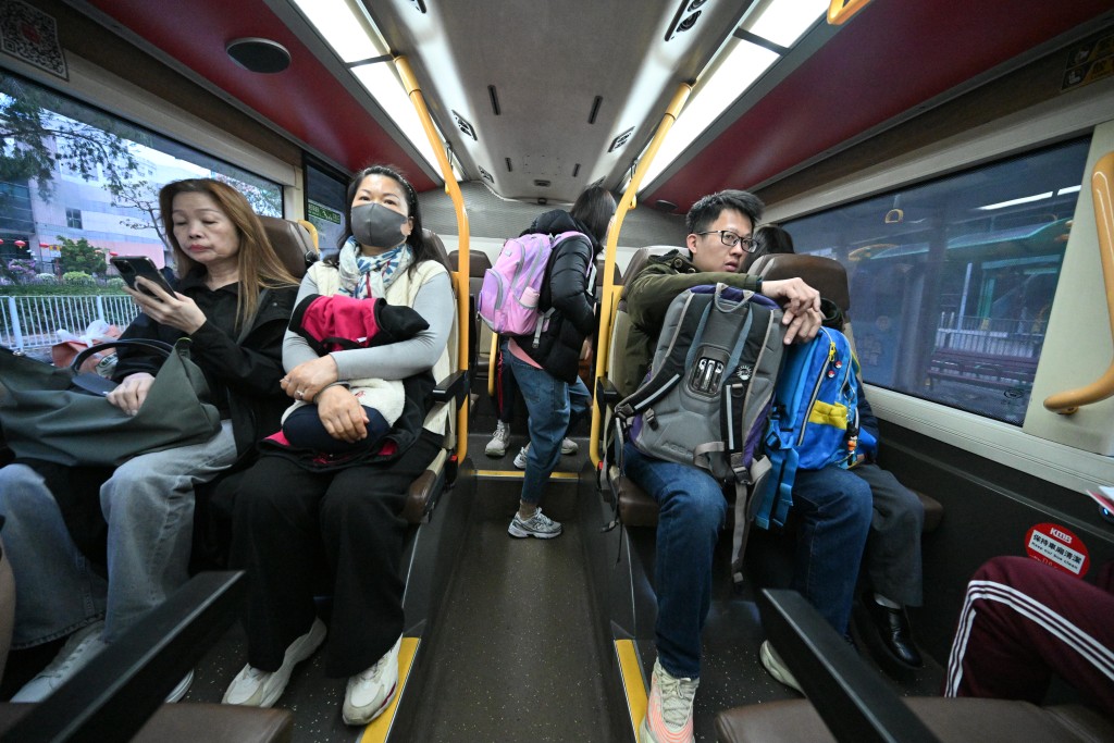 她指先規管新車能給予業界時間逐步推行，形容是「慢慢去推行嘅」政策。