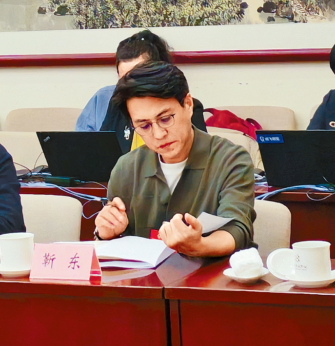 靳東稱有影迷被AI換臉騙錢。