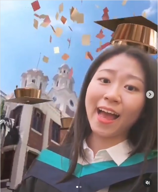 港大校友事務部製作Instagram濾鏡及AR網上應用程式,讓畢業生可拍攝三百六十度的全景畢業照。
