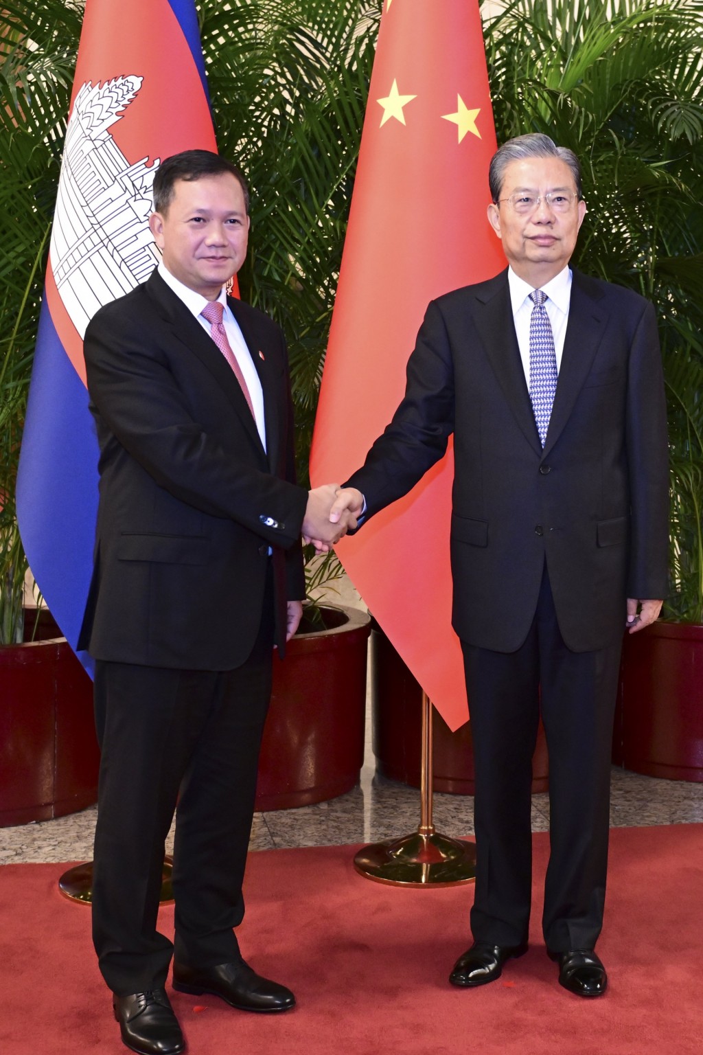 全国人大常委会委员长赵乐际在北京会见柬埔寨首相洪玛奈。 中新社