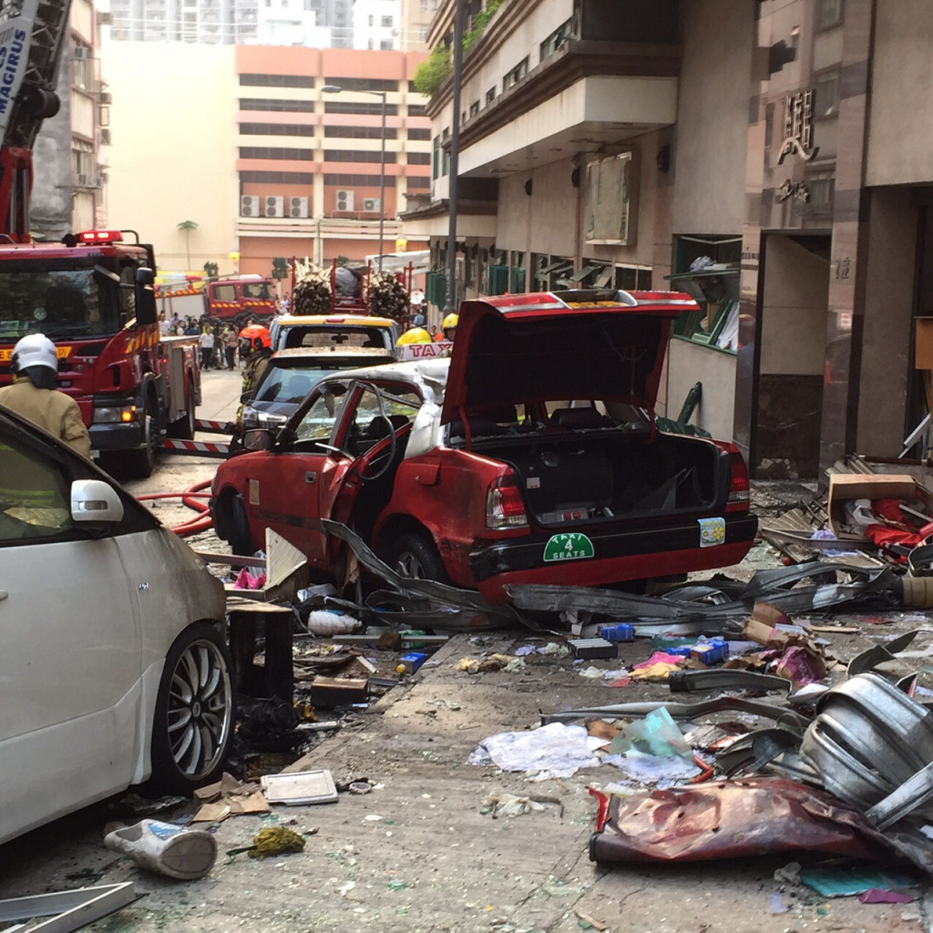黃大仙車房爆炸牽連街上的車輛。資料圖片