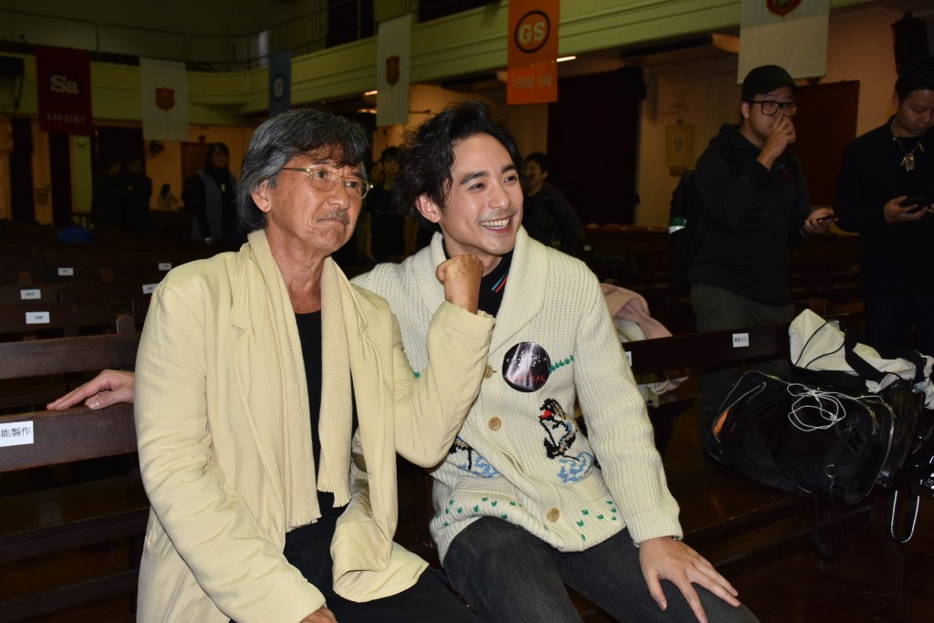 以星二代身份入行，備受關注。