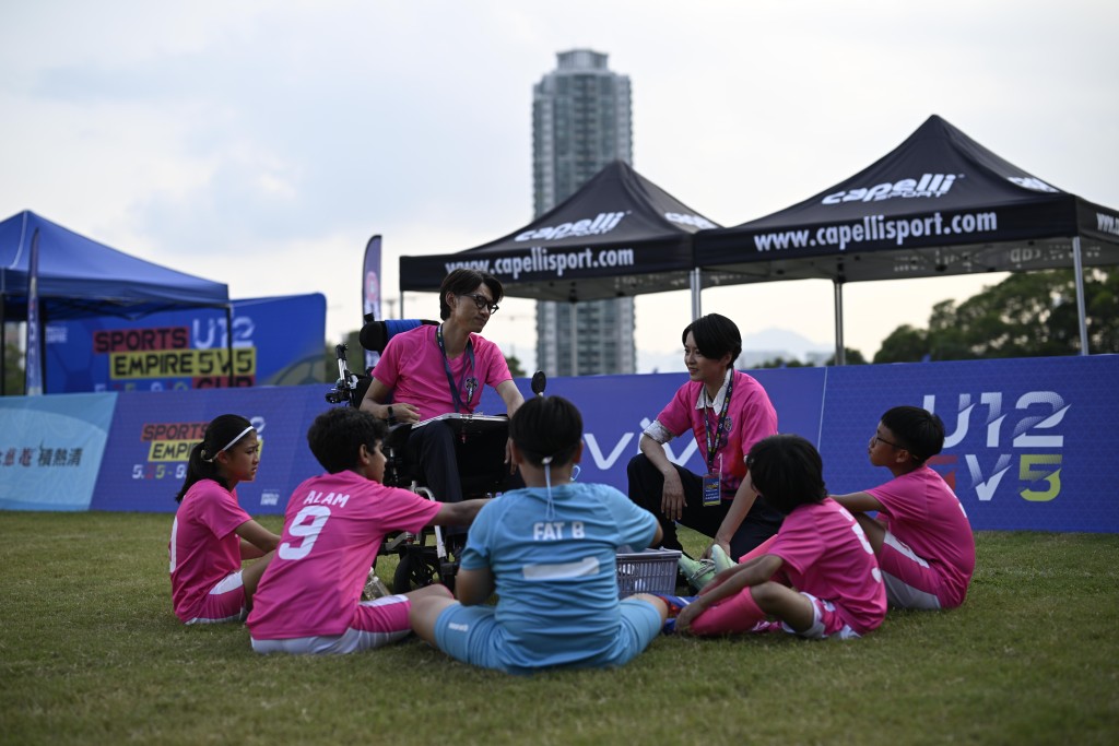 梁詠琪拍攝《逆轉上半場》，謙稱並非教小演員做戲，而是以自己的經驗提點他們。