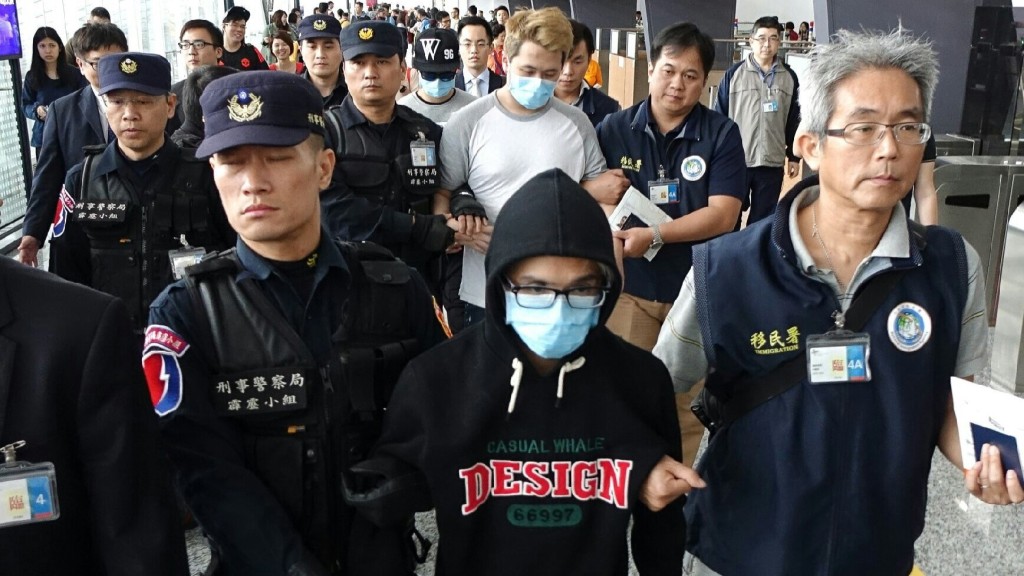 涉案3人，包括曾祥欣（前排中間戴口罩者）曾潛逃台灣。資料圖片