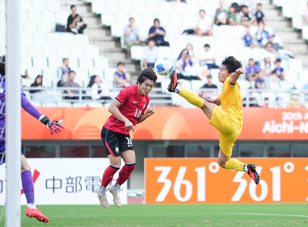 国足U23在亚运领先下1:2不敌南韩U23无缘金牌。新华社