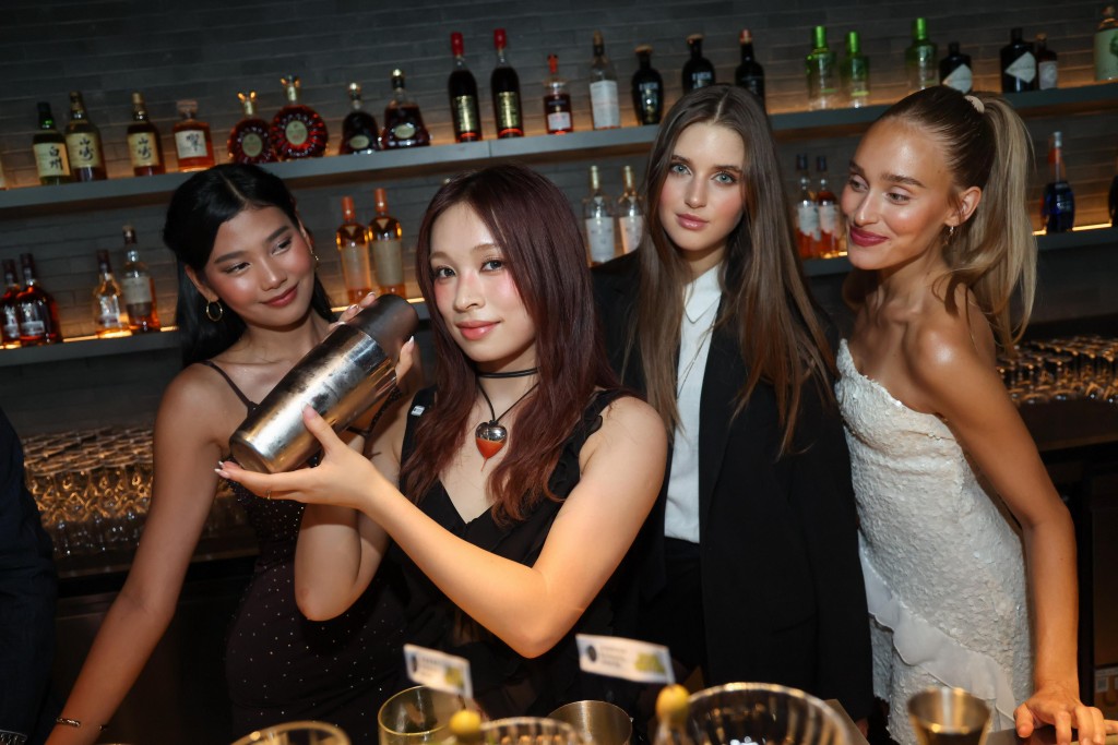 Ariel曾家瑩與Now United成員於「The Beat」一嘗調製特色飲品。