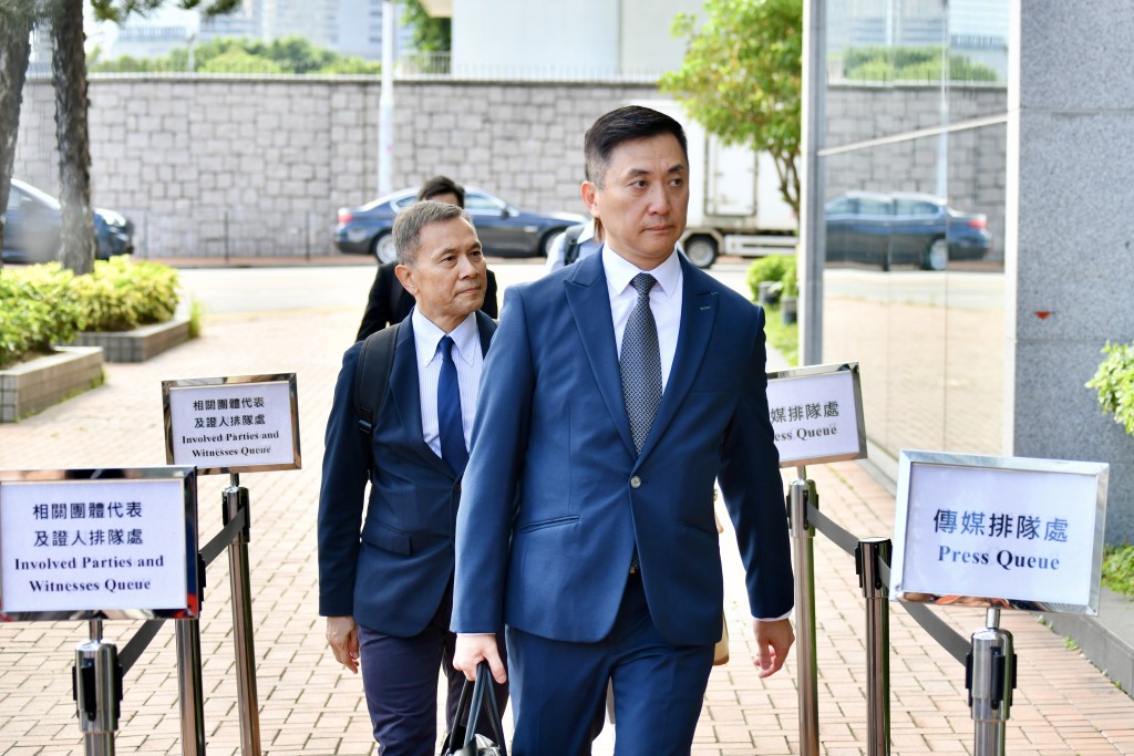 (左)政府委任的消防工程专家、城大建筑学及土木工程学系建筑工程讲座教授袁国杰;(右)跨部门调查专组副组长、消防处新界南副消防总长林建军 (左)政府委任的消防工程专家、城大建筑学及土木工程学系建筑工程讲座教授袁国杰;(右)跨部门调查专组副组长、消防处新界南副消防总长林建军