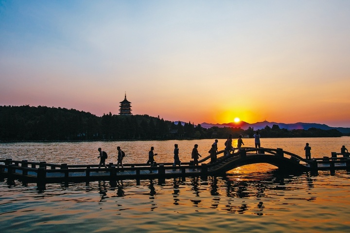 景致漂亮動人的「雷峰夕照」，是西湖10景的其中1景。