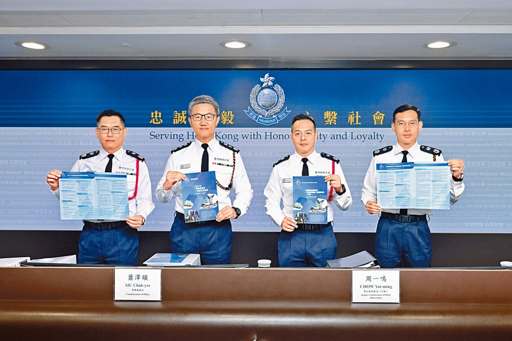 警務處處長蕭澤頤、副處長（國家安全）簡啟恩、副處長（行動） 周一鳴及副處長（管理）陳俊燊總結2023年整體治安情況。 