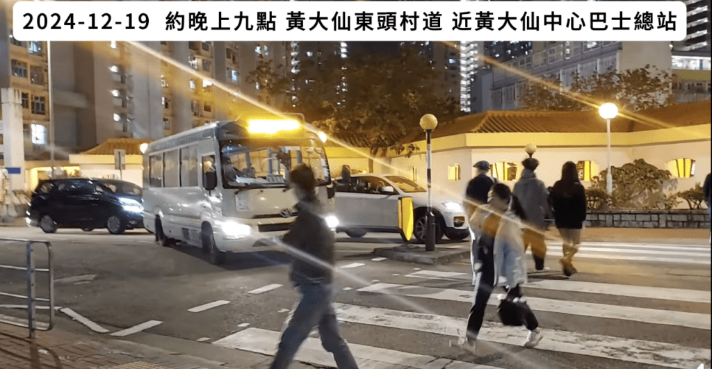 小巴突然踩油，向右邊抽出，越過私家車並駛向對面逆向行車線。