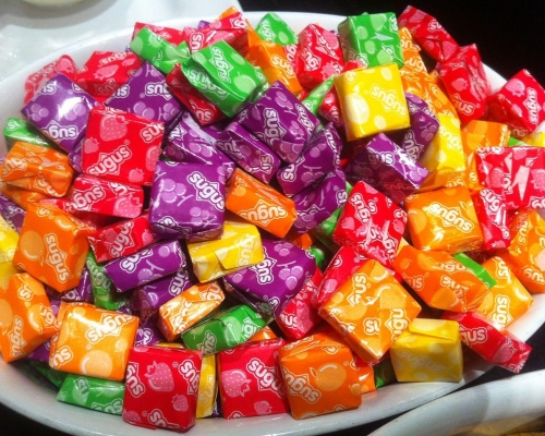 食安中心發現一個泰國產瑞士糖樣本納含量與營養標籤不符。