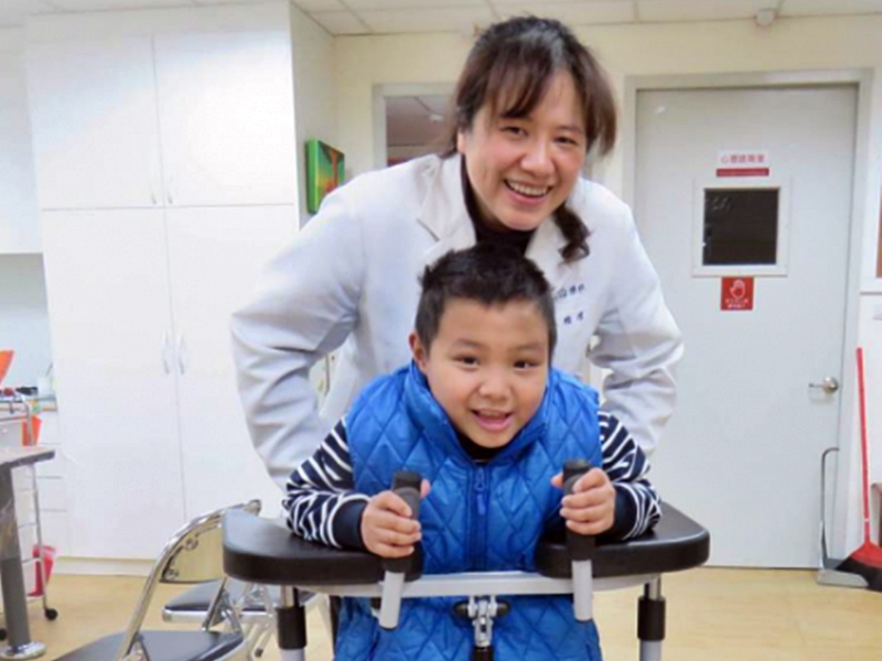 儘管康復路走得不容易，女童仍然遵從媽媽遺言努力生活。網圖