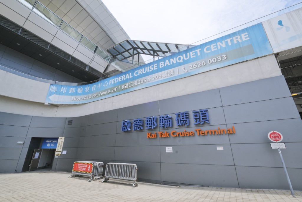 郵輪碼頭人流已有改善,天台公園已成為寵物共享公園,吸引不少市民前往。資料圖片 郵輪碼頭人流已有改善,天台公園已成為寵物共享公園,吸引不少市民前往。資料圖片
