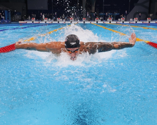 積素奪男子100米蝶泳金牌。網上圖片